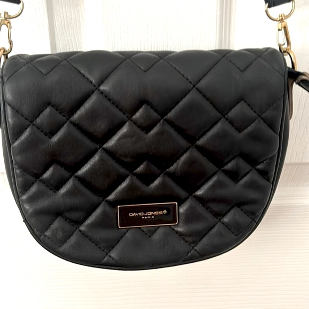 Black quilted texture, vegan leather Crossbody bag by David Jones, Paris - Picture 2 of 8